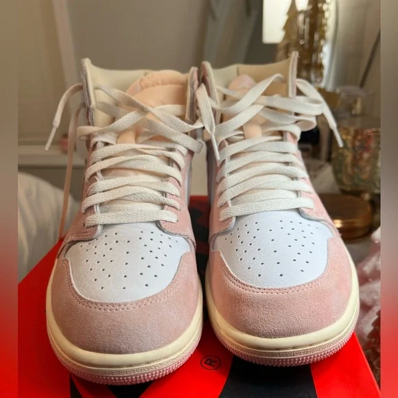 Air Jordan 1 Retro High OG - Picture 9 of 11